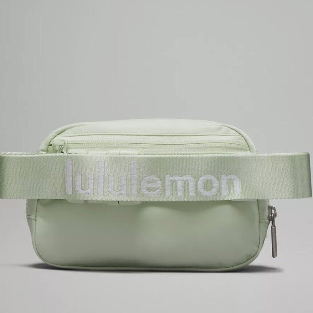 Lululemon💎KOHLRABI GREEN Everywhere Belt Bag 1L💎RARE💎PRISTINE NWOT!! - Picture 2 of 11